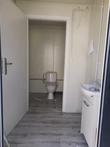 WC-Kabine im Sanitärcontainer