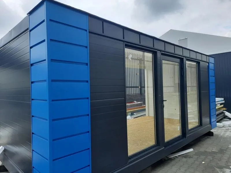 Fassade Enzianblau